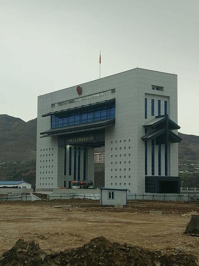 攬鋼結構，彩鋼，鋁單板，玻璃幕墻工程。