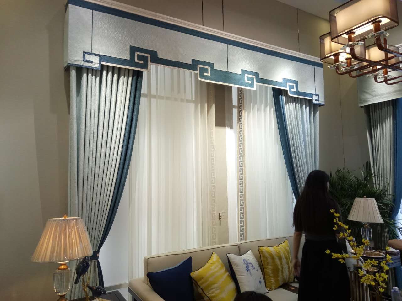 **皇冠布艺开年活动大酬宾